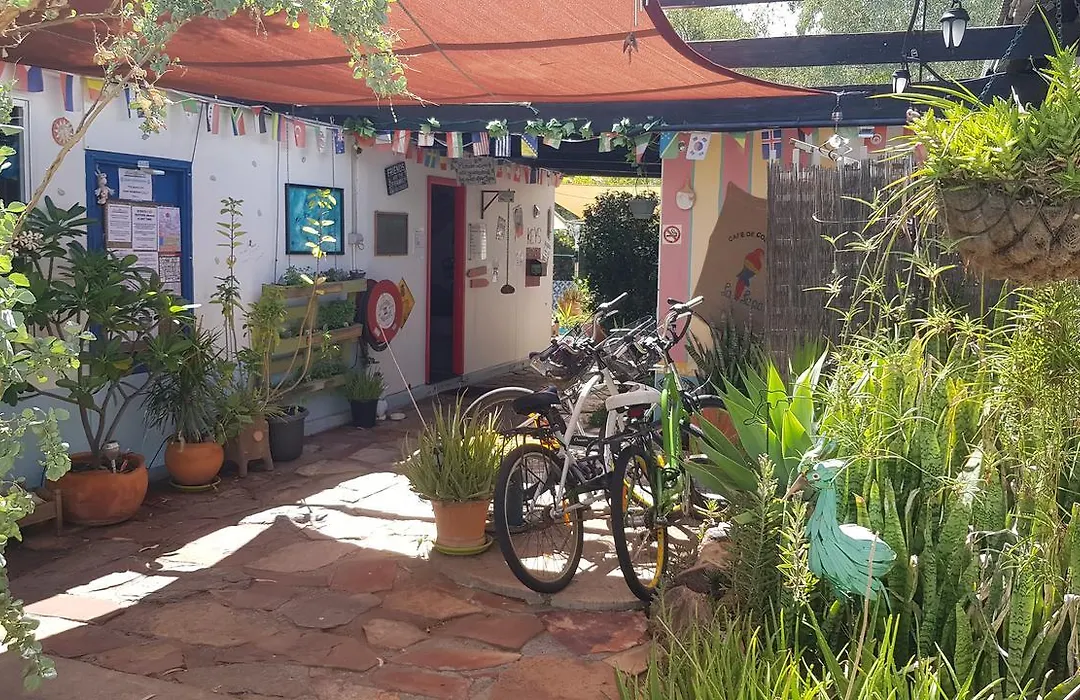 Alice'S Secret Travellers Inn-1